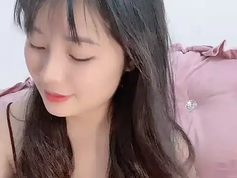 Snapshot of Lie_liee chatting on 05-08-26, 01:49 Lie liee online show from 05-08-26, 01:49