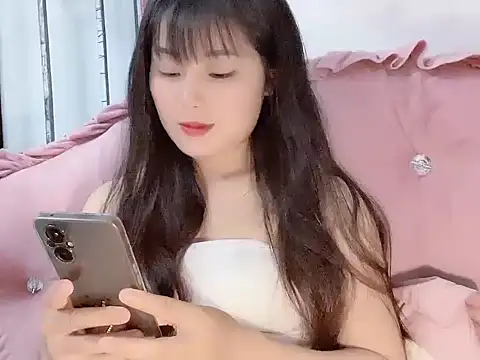 Snapshot of Lie_liee chatting on 06-05-26, 01:50 Lie liee online show from 06-05-26, 01:50