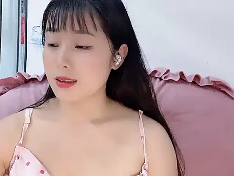Snapshot of Lie_liee chatting on 06-26-26, 02:10 Lie liee online show from 06-26-26, 02:10
