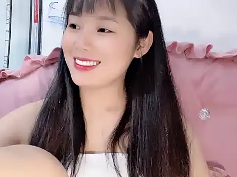 Snapshot of Lie_liee chatting on 06-27-26, 02:01 Lie liee online show from 06-27-26, 02:01