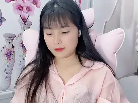 Snapshot of Lie_liee chatting on 07-16-26, 02:56 Lie liee online show from 07-16-26, 02:56