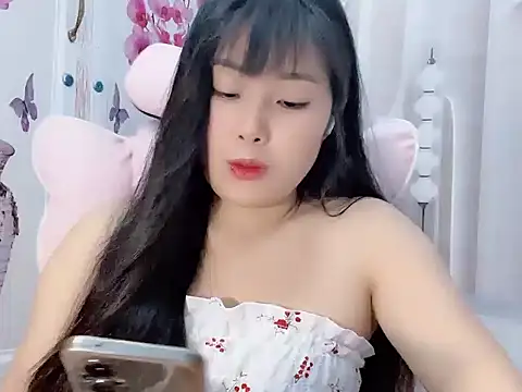 Snapshot of Lie_liee chatting on 07-17-26, 01:40 Lie liee online show from 07-17-26, 01:40
