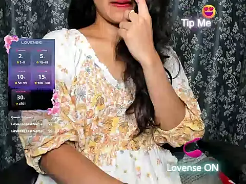 Snapshot of Queen-Bee143 chatting on 03-02-26, 06:04 Queen-Bee143 online show from 03-02-26, 06:04