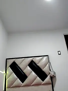 NileveSantanna online show from 10-26-25, 09:10