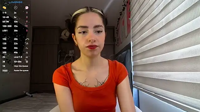 Snapshot of Kittyross chatting on 05-24-26, 05:40 Kittyross online show from 05-24-26, 05:40
