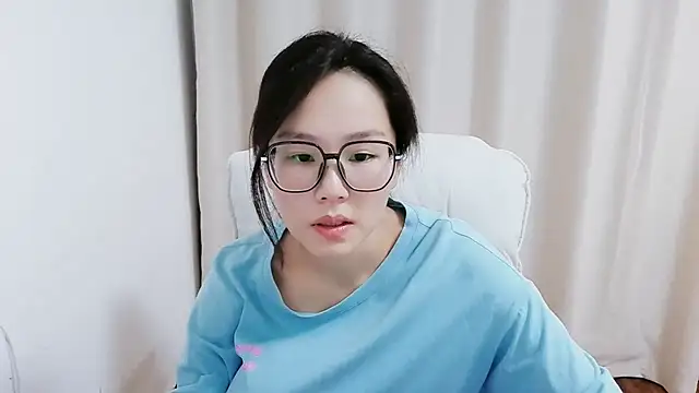 Snapshot of guai00 chatting on 05-13-26, 01:41 guai00 online show from 05-13-26, 01:41