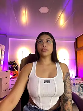 kloe28 online show from 10-28-25, 03:21