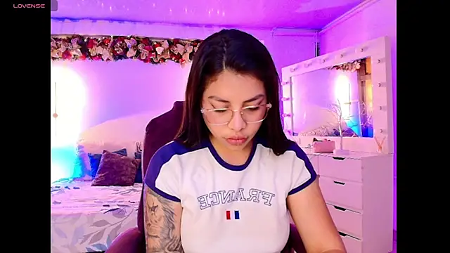 kloe28 online show from 11-24-25, 03:50