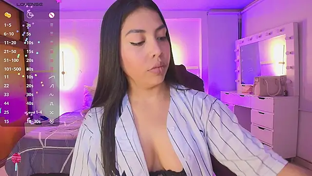 Snapshot of kloe28 chatting on 02-18-26, 03:35 kloe28 online show from 02-18-26, 03:35