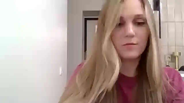 Snapshot of Kyrelinn chatting on 10-29-25, 04:31 Kyrelinn online show from 10-29-25, 04:31