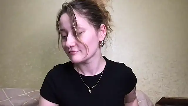 Snapshot of Veyriona chatting on 11-14-25, 05:33 Veyriona online show from 11-14-25, 05:33