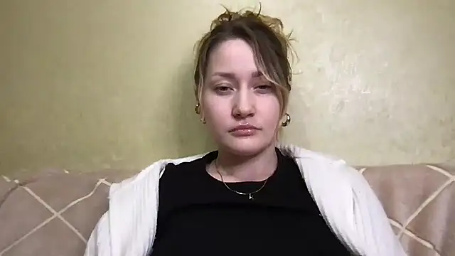 Snapshot of Veyriona chatting on 11-16-25, 03:28 Veyriona online show from 11-16-25, 03:28