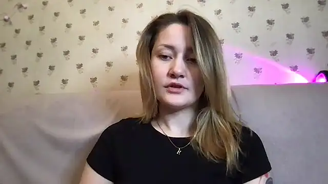 Snapshot of Veyriona chatting on 11-17-25, 06:46 Veyriona online show from 11-17-25, 06:46