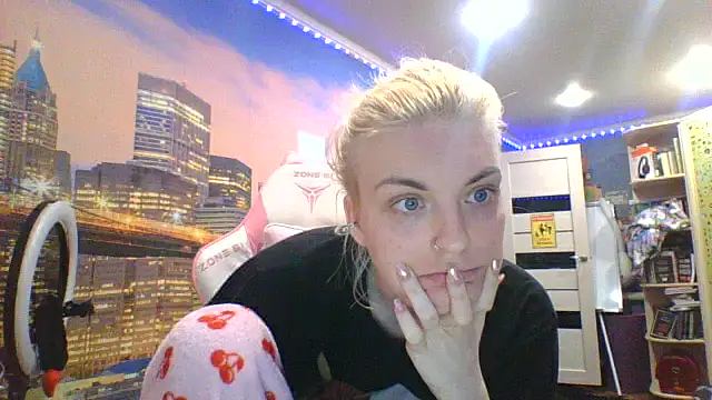 Snapshot of Veyriona chatting on 06-30-26, 05:36 Veyriona online show from 06-30-26, 05:36
