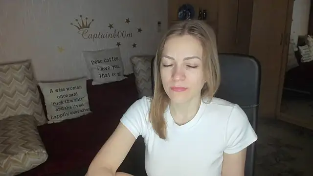 Tiffany Bates online show from 12-05-25, 03:26