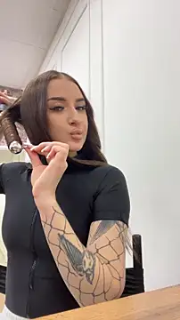 Luna Olsen online show from 02-06-26, 04:28