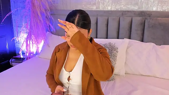 EmmaBlossom online show from 11-24-25, 07:02