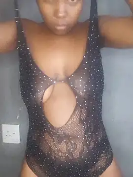 Snapshot of QueenLanaL chatting on 10-28-25, 05:33 QueenLanaL online show from 10-28-25, 05:33