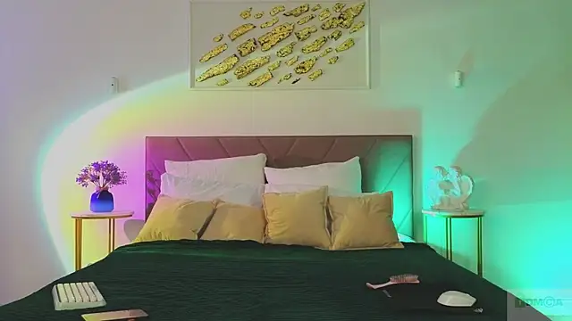 Nicole Broown  online show from 04-04-26, 09:12