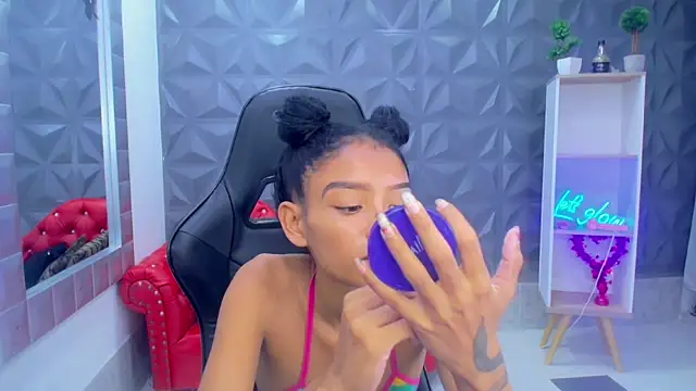 adisson petite1 online show from 01-10-26, 06:42