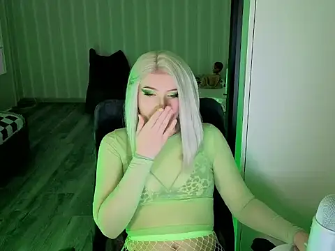 Snapshot of violet-siren-x chatting on 02-25-26, 08:46 violet-siren-x online show from 02-25-26, 08:46