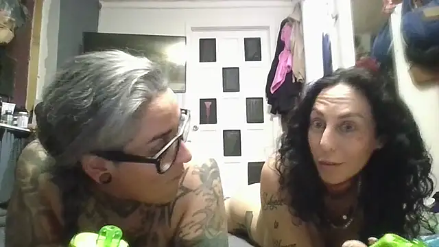 Snapshot of inkdmagz chatting on 06-26-26, 03:11 inkdmagz online show from 06-26-26, 03:11