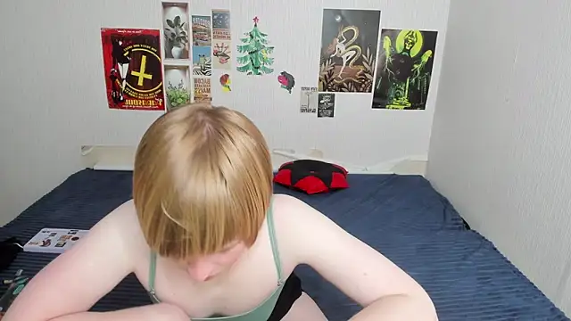 Snapshot of Cattie_w_ chatting on 05-08-26, 01:11 Cattie w online show from 05-08-26, 01:11