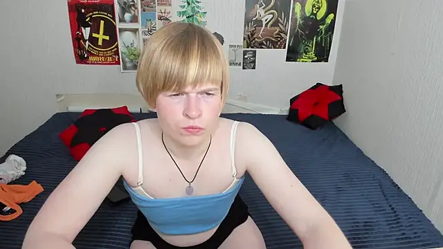 Snapshot of Cattie_w_ chatting on 05-30-26, 01:03 Cattie w online show from 05-30-26, 01:03
