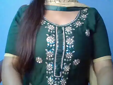 Snapshot of LOVELY_SUKOON chatting on 10-13-25, 04:23 LOVELY SUKOON online show from 10-13-25, 04:23