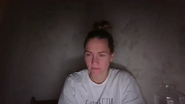 Snapshot of Thavione chatting on 02-08-26, 09:40 Thavione online show from 02-08-26, 09:40