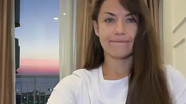 Snapshot of Roriann chatting on 02-05-26, 11:37 Roriann online show from 02-05-26, 11:37