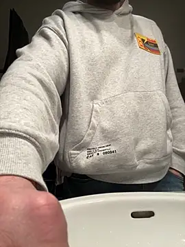 Snapshot of straight2fucked chatting on 03-04-26, 06:47 straight2fucked online show from 03-04-26, 06:47