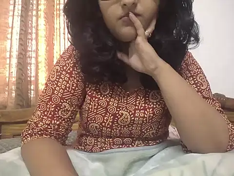 Snapshot of reena_12 chatting on 11-03-25, 10:05 reena 12 online show from 11-03-25, 10:05