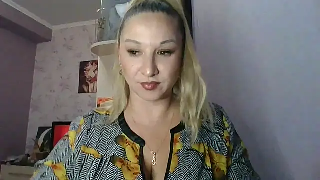 Snapshot of marii-a39 chatting on 10-01-25, 01:06 marii-a39 online show from 10-01-25, 01:06