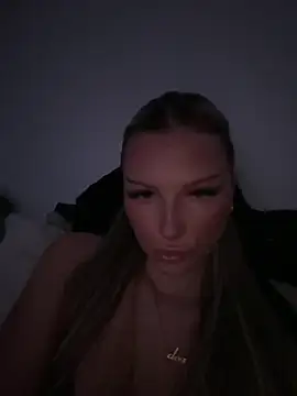 Snapshot of blondeeee chatting on 02-24-26, 06:06 blondeeee online show from 02-24-26, 06:06