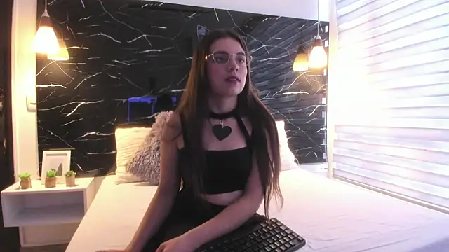 ZOE LE online show from 10-27-25, 11:47