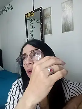 YaraDuartee online show from 12-17-25, 01:11