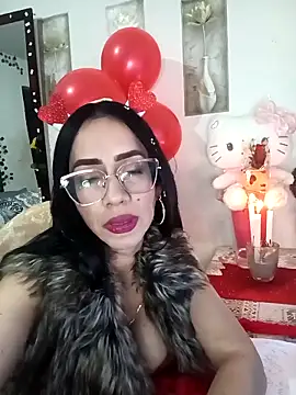 Snapshot of YaraDuartee chatting on 02-15-26, 01:02 YaraDuartee online show from 02-15-26, 01:02
