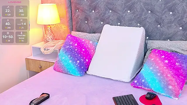 Snapshot of LiaTeylor chatting on 10-22-25, 07:13 LiaTeylor online show from 10-22-25, 07:13