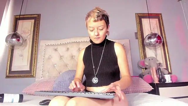 Baby Punk1 online show from 10-13-25, 01:33