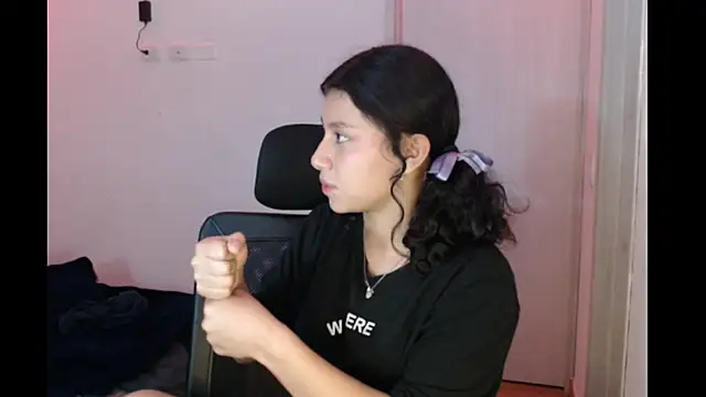 Ivonnybonn online show from 11-14-25, 10:36