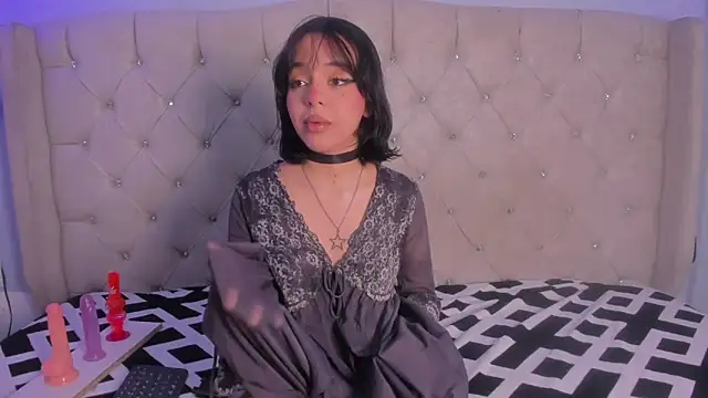 Snapshot of Lizzy_dark chatting on 10-14-25, 11:33 Lizzy dark online show from 10-14-25, 11:33