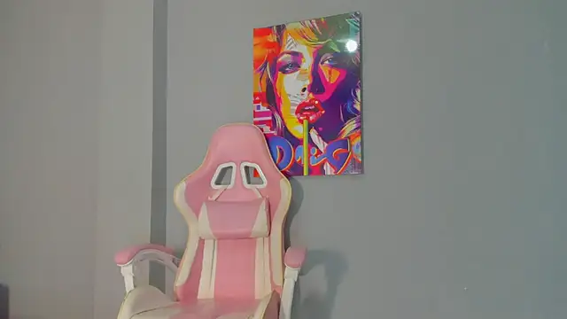 Snapshot of Athenea__fox chatting on 12-22-25, 12:35 Athenea fox online show from 12-22-25, 12:35