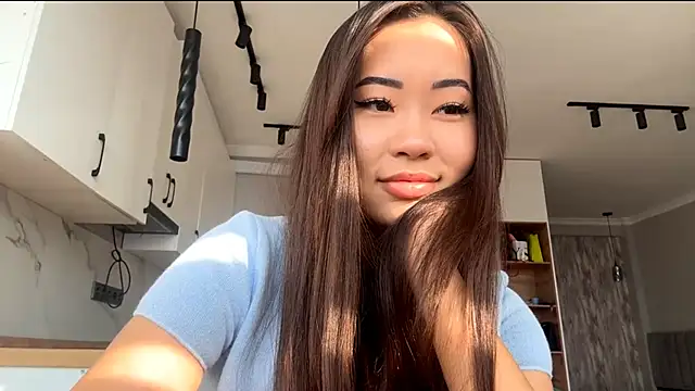 Ur neighbor Kira online show from 10-24-25, 09:17