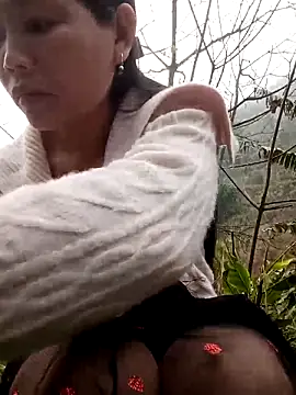 Snapshot of bree-zz chatting on 02-17-26, 01:57 bree-zz online show from 02-17-26, 01:57