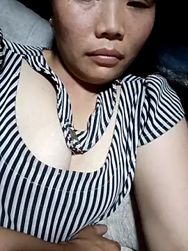 Snapshot of bree-zz chatting on 02-23-26, 12:35 bree-zz online show from 02-23-26, 12:35