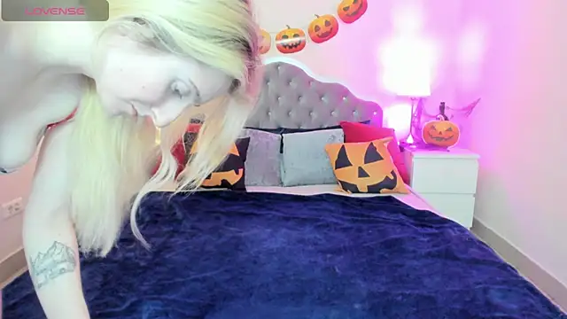 CamillaDreamer online show from 11-01-25, 04:42