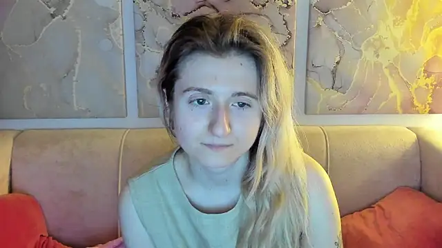 Snapshot of CamillaDreamer chatting on 04-18-26, 11:38 CamillaDreamer online show from 04-18-26, 11:38