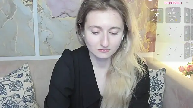 Snapshot of CamillaDreamer chatting on 05-14-26, 10:11 CamillaDreamer online show from 05-14-26, 10:11