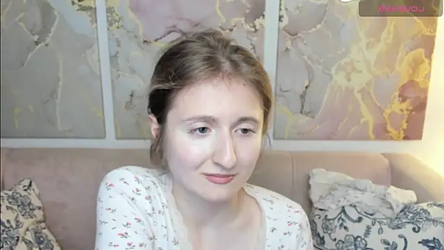 Snapshot of CamillaDreamer chatting on 05-17-26, 06:15 CamillaDreamer online show from 05-17-26, 06:15